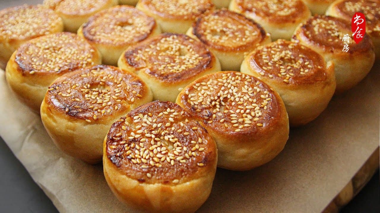 Crispy Bottom Sesame Bread 芝麻脆底小面包